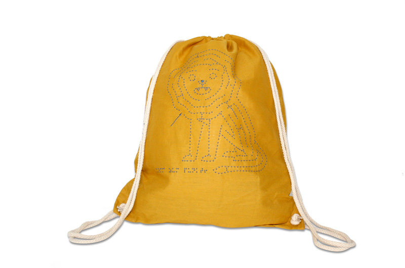 Traegerucksack aus Baumwolle in der trendigen Farbe senfgelb mit Löwenmotiv