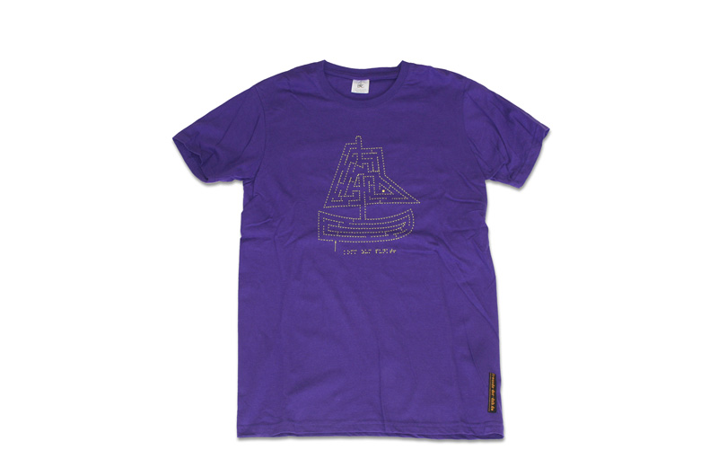 lila T-Shirt mit fühlbarere Stickerei, Motiv Schiff
