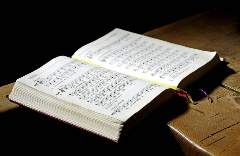Musiknoten in Brailleschrift - Notenbuch